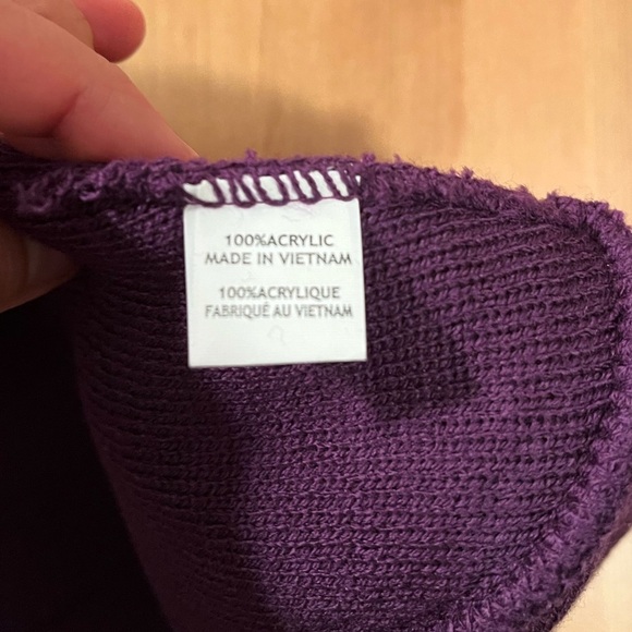 PURPLE beanie/hat very stretchy and warm - Picture 2 of 4